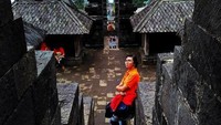 Dari bagian atas akan  terlihat keseluruhan candi