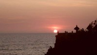 Sunset yang menggoda di tanah Lot, Bali (DicoPriatama/dtraveler)