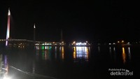 Jembatan Gentala Arasy di kala malam