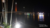 Jembatan Gentala Arasy penuh warna