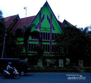 Wisata Edukasi Sambil Liburan Sekolah di Perpustakaan Malang
