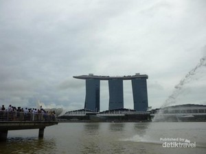 Wisata Gedung Pencakar Langit di Negeri Tetangga