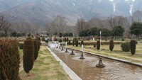 Bagian tengah Nishat Garden. Taman Mughal terbesar kedua di Srinagar.