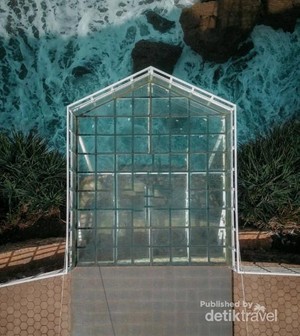 Wisata Instagramable di Atas Tebing, Teras Kaca Pantai Nguluran