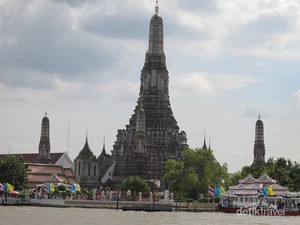 Wisata ke Bangkok, Mampir ke Kuil Ini