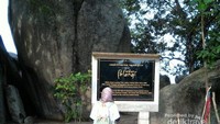 Dikenal juga sebagai Pantai Laskar Pelangi