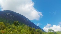 Bukit Kelam yang hampir keseluruhan bagiannya adalah batu
