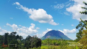 Wisata ke Bukit Kelam yang Misterius di Kalimantan, Berani?