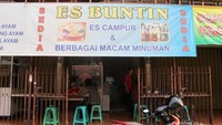 Pemanampakan depan Warung Es Buntin