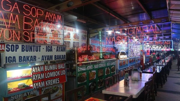 Wisata Kuliner Malam di Simpang Lima Semarang