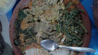 Sayuran pelengkap nasi jagung.