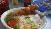 Semangkuk soto, bagi sebagian orang mungkin kurang
