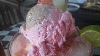Es Krim Coklat dan Strawberry di Es Kribo