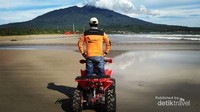 Serunya menjelajah pantai dengan ATV