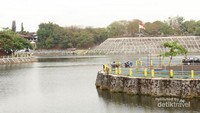 Pemandangan embung yang memanjakan mata.