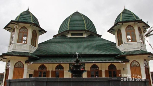 Masjid yang memiliki arsitektur dan bentuk yangunik