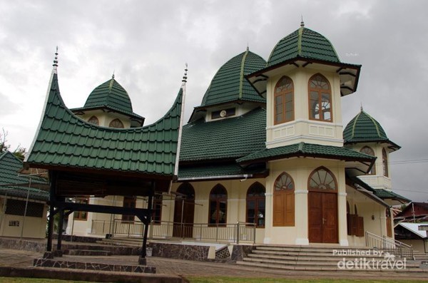 Masjid Tapi Nurul Iman Koto Gadang dari sudut lain