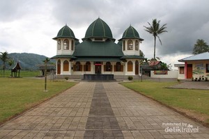 Wisata Ramadan di Padang: Masjid di Desa H Agus Salim