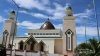 Masjid Babussalam tampak dari samping kanan