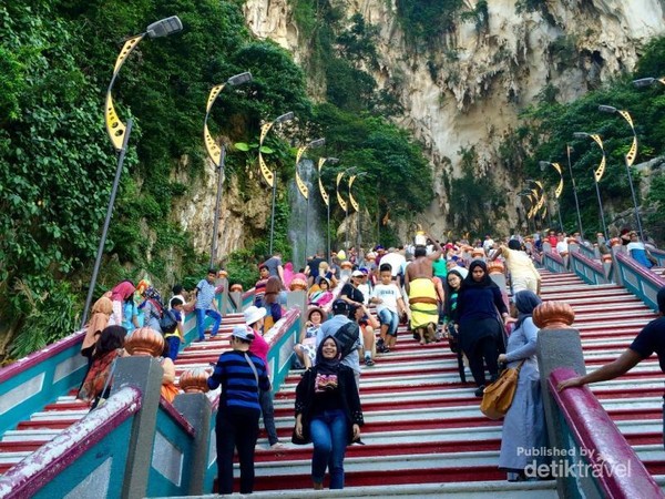  Wisata  Religi Ikonik di  Malaysia Batu Caves