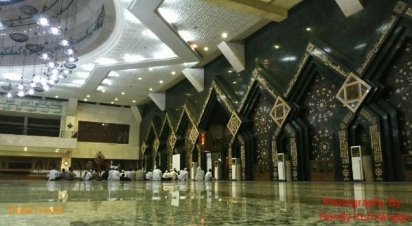 Doho, tepatnya di seberang jalan keluar stasiun kediri. Wisata Religi Masjid Di Mojokerto : Wisata Religi ke Masjid Agung At Tin di Komplek TMII