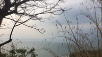 Pemandangan dari atas bukit Vihara