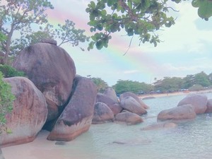 Wisata Sambil Berbagi di Belitung
