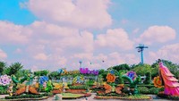Taman yang indah, dengan danau yang indah. Tempat terbaik untuk merehatkan badan, saat lelah berkeliling.