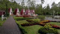 Pagupon camp adalah arena desain rumah merpati dilengkapi taman dan ornamen sepeda unik.