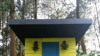 Rumah terbalik yang menjadi spot foto instagramable.