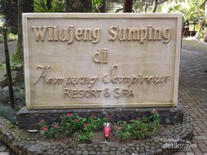 Wisata Serba Ada di Kampung Sampireun Garut