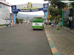 Wisata Seru Bersama Keluarga di Kampung Gajah Bandung