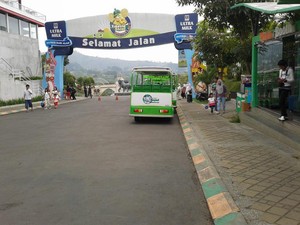 Wisata Seru Bersama Keluarga di Kampung Gajah Bandung