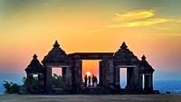 Indahnya mentari senja dilihat dari atas sini