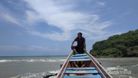Satu-satu wahana selfie di Pantai Karang Bolong