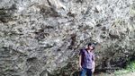 Wow! Ada Karang Berlubang di Pantai Karang Bolong Kebumen