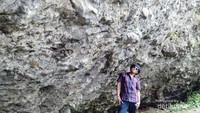 Pesona karang-karang di Pantai Karang Bolong