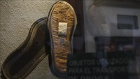 Narkoba yang diselundupkan melalui sepatu (www.almamagazine.com)