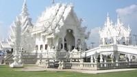 Si Putih nan cantik Wat Rong Khun (Sumber: hellotravel)