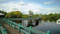 Danau Tahai yang tenang. (Dok. tourismresort-indonesia.blogspot.com)
