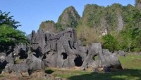 Bebatuan pra sejarah di Leang-leang (dok. Naryani Soepandi/dtraveller)