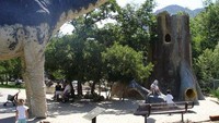 Taman Dinosaurus (sumber: utahmillers.com)