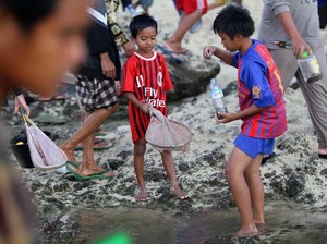 Wow! Ribuan Orang Berburu Rambut Putri Cantik di Lombok