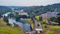 Pemandangan dari atas bendungan ke arah utara