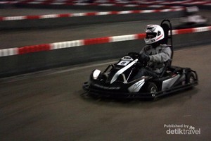 Wussh! Adu Balap Gokart di Sirkuit Milik Schumacher