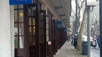 Shikumen selain menjadi tempat tinggal juga menjadi toko, cafe dan bar