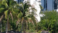 4 patung di dasar monumen (galenfrysinger.com)