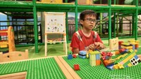 Disini anak-anak bisa bermain lego