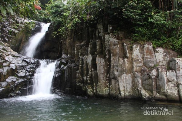 Lubuak Kudo memiliki 2 air terjun yang menyegarkan