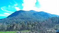 Air terjunnya berada di Bukit Buik, Desa Dalil